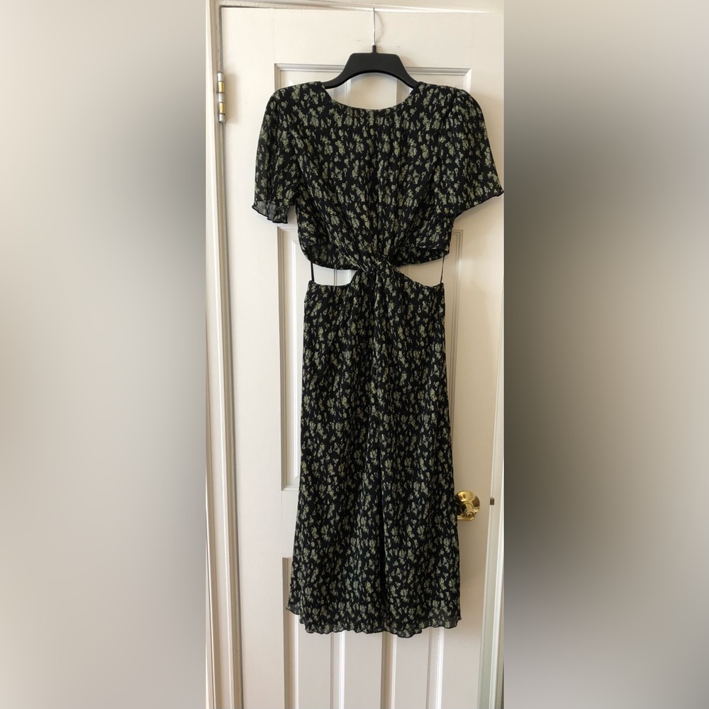 NWT! Drew Plisse Cut-Out Twist Front Dress in Ditsy Floral - Picture 3 of 11